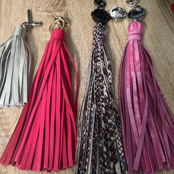 Leather tassels for purse or keychain. - Picture 2 of 6